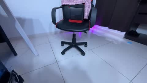 regina_mills_milk online show from 01.15.26