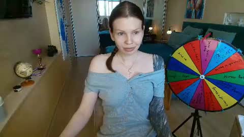 Snapshot of reginasparkle chatting on 06.24.26 Regina online show from 06.24.26