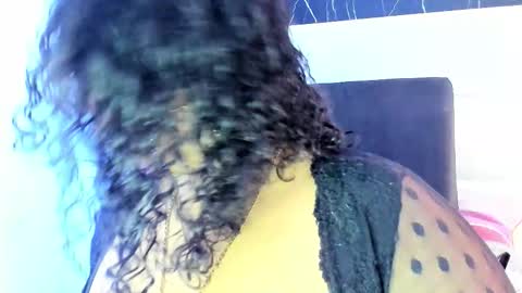 reginavegaa online show from 12.04.25