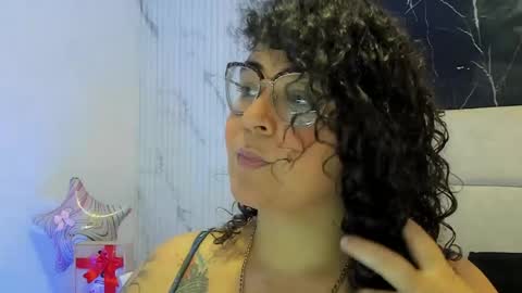 reginavegaa online show from 05.26.26