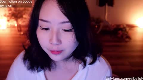 Snapshot of reibelletv chatting on 12.19.25 online show from 12.19.25