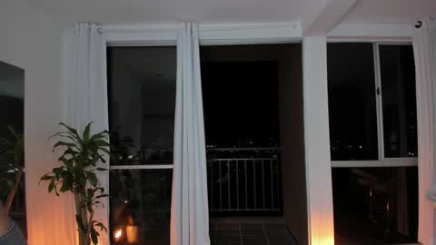 Snapshot of reichel_gray chatting on 02.04.25 REICHEL online show from 02.04.25