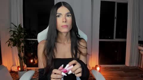 Snapshot of reichel_gray chatting on 02.18.25 REICHEL online show from 02.18.25