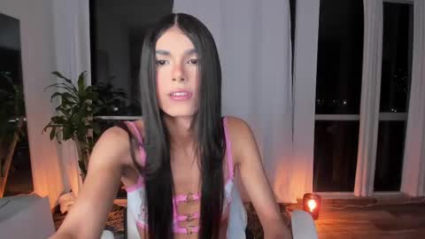 Snapshot of reichel_gray chatting on 02.22.25 REICHEL online show from 02.22.25