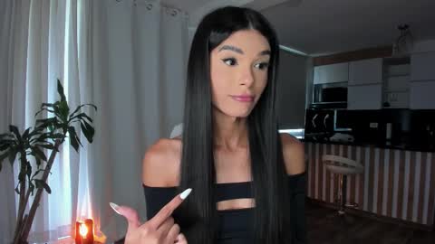 Snapshot of reichel_gray chatting on 10.15.25 REICHEL online show from 10.15.25