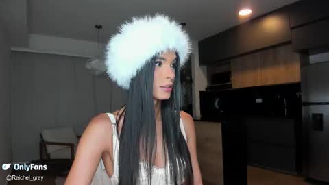Snapshot of reichel_gray chatting on 11.01.25 REICHEL online show from 11.01.25