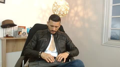 Snapshot of reiko_85_ chatting on 01.29.25 REIKO online show from 01.29.25