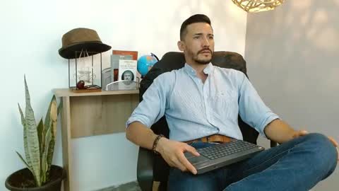 Snapshot of reiko_85_ chatting on 01.30.25 REIKO online show from 01.30.25