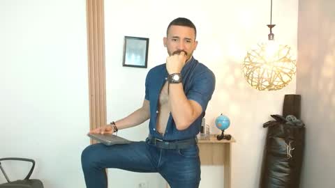 Snapshot of reiko_85_ chatting on 09.10.25 REIKO online show from 09.10.25