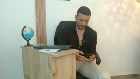 Snapshot of reiko_85_ chatting on 09.28.25 REIKO online show from 09.28.25