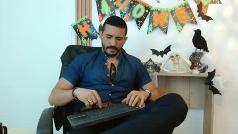 Snapshot of reiko_85_ chatting on 10.10.25 REIKO online show from 10.10.25