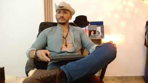 Snapshot of reiko_85_ chatting on 11.21.25 REIKO online show from 11.21.25