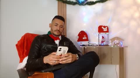 Snapshot of reiko_85_ chatting on 12.02.25 REIKO online show from 12.02.25