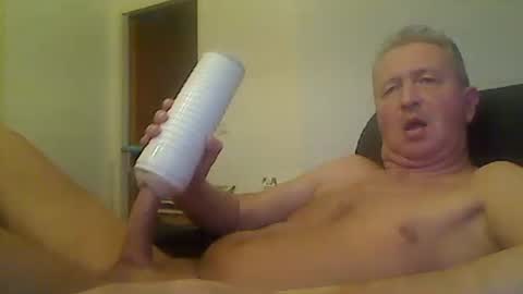 Snapshot of reini7211 chatting on 11.14.25 reini7211 online show from 11.14.25