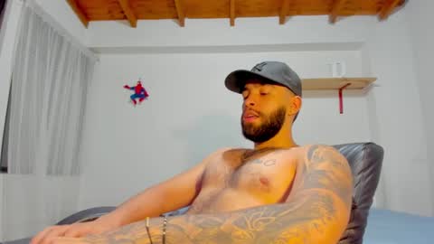 Snapshot of remy_sten chatting on 10.11.25 Rmy Steen online show from 10.11.25