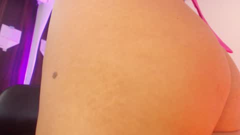 Snapshot of renata_ruiz chatting on 01.07.25 online show from 01.07.25