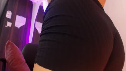 Snapshot of renata_ruiz chatting on 01.30.25 online show from 01.30.25