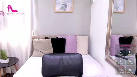 Snapshot of renataruiz_rr chatting on 04.30.26 online show from 04.30.26