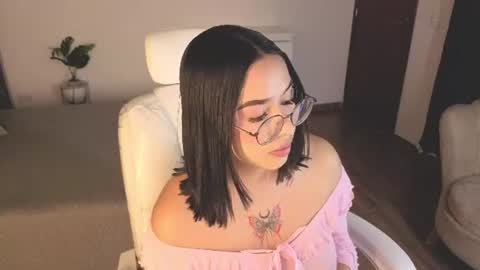 Snapshot of renaxi_smith chatting on 07.24.26 renaxi_smith online show from 07.24.26