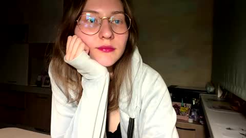 Mia online show from 04.18.26