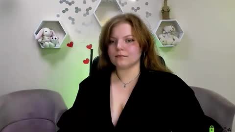 Snapshot of renesmee_sunset chatting on 09.17.25 Sweet Renesmee online show from 09.17.25