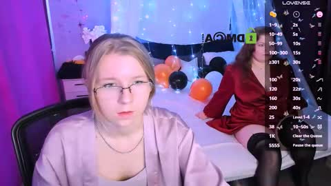 Snapshot of renesmee_sunset chatting on 10.30.25 Sweet Renesmee online show from 10.30.25