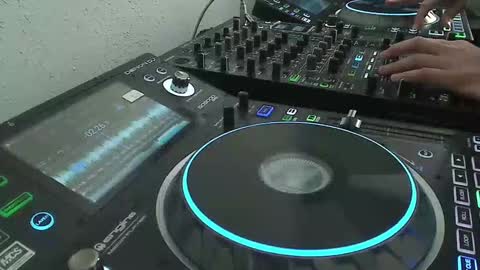 Snapshot of reticuli chatting on 12.12.24 GearPorn online show from 12.12.24