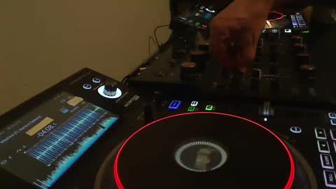 Snapshot of reticuli chatting on 10.11.25 GearPorn online show from 10.11.25