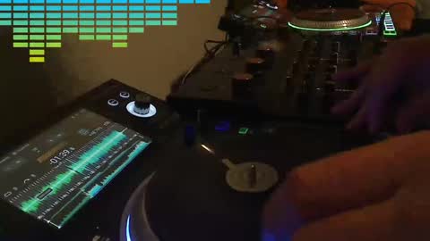 Snapshot of reticuli chatting on 11.16.25 GearPorn online show from 11.16.25
