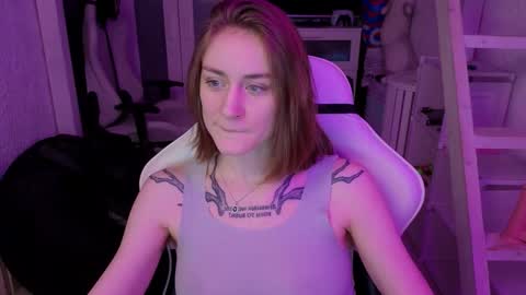 Snapshot of retromarie chatting on 02.06.26 Rie online show from 02.06.26