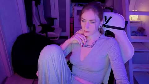 Snapshot of retromarie chatting on 02.10.26 Rie online show from 02.10.26