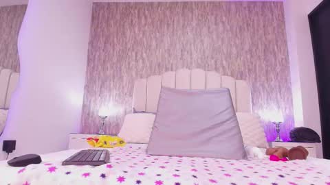 Snapshot of reven_lilith chatting on 11.11.25 REVEN online show from 11.11.25