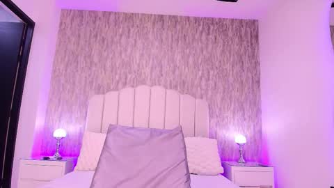 Snapshot of reven_lilith chatting on 11.21.25 REVEN online show from 11.21.25