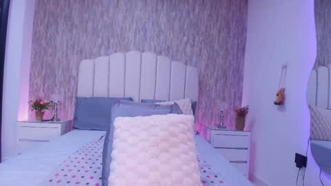 Snapshot of reven_lilith chatting on 05.27.26 REVEN online show from 05.27.26