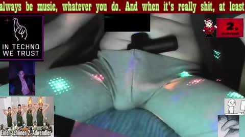 Snapshot of revilo80 chatting on 12.08.24 revilo80 online show from 12.08.24