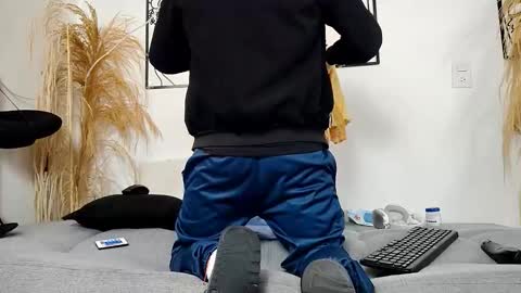 Snapshot of rey_masterhot chatting on 02.19.26 reymasterhot online show from 02.19.26