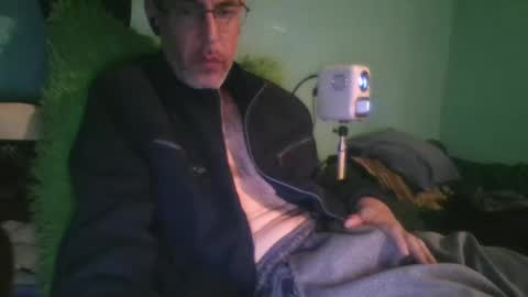 reyes_albert2006 online show from 12.26.24