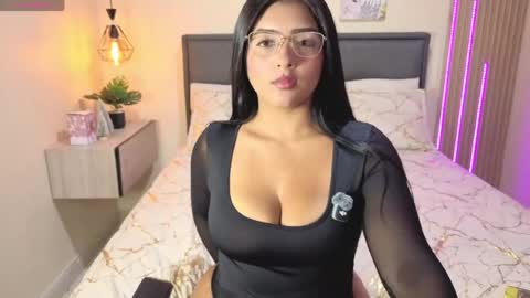 Snapshot of reyesalana chatting on 08.04.26 alana online show from 08.04.26