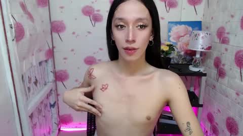 Snapshot of rhian20 chatting on 12.01.24 HI GUYS IM RHIAN PLEASE GIVE ME THUMBS UP online show from 12.01.24