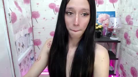 Snapshot of rhian20 chatting on 12.11.24 HI GUYS IM RHIAN PLEASE GIVE ME THUMBS UP online show from 12.11.24