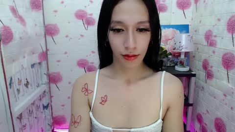 Snapshot of rhian20 chatting on 01.13.25 HI GUYS IM RHIAN PLEASE GIVE ME THUMBS UP online show from 01.13.25