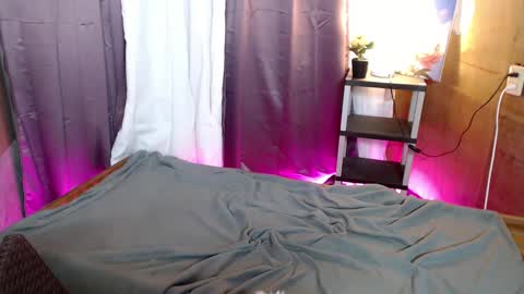 Snapshot of rhian20 chatting on 01.15.25 HI GUYS IM RHIAN PLEASE GIVE ME THUMBS UP online show from 01.15.25