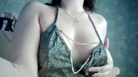 Snapshot of ria_32 chatting on 12.28.24 ria_32 online show from 12.28.24