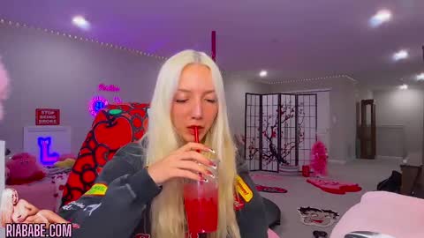 Snapshot of riababe chatting on 10.09.25 ria online show from 10.09.25