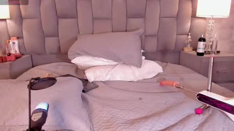 Snapshot of rianamanson chatting on 02.09.25 Riana online show from 02.09.25