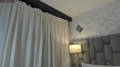 Snapshot of rianamanson chatting on 02.19.25 Riana online show from 02.19.25