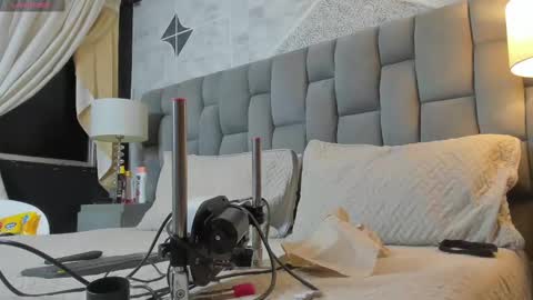 Snapshot of rianamanson chatting on 02.21.25 Riana online show from 02.21.25