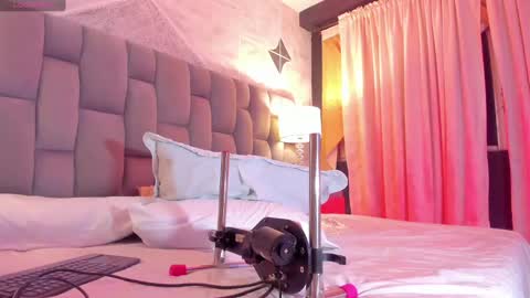 Snapshot of rianamanson chatting on 03.01.25 Riana online show from 03.01.25