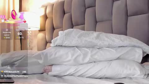 Snapshot of rianamanson chatting on 03.07.25 Riana online show from 03.07.25