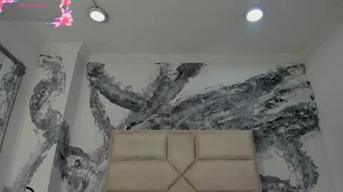 Snapshot of rianamanson chatting on 10.12.25 Riana online show from 10.12.25